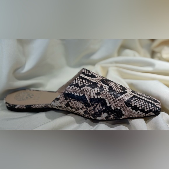 Vince Camuto Women's Snake Print Mules - Black and Cream Size 9 - Picture 8 of 11